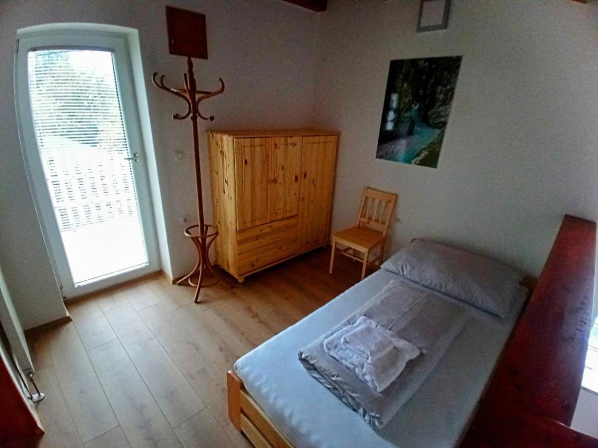 Apartma Friends House Suzid