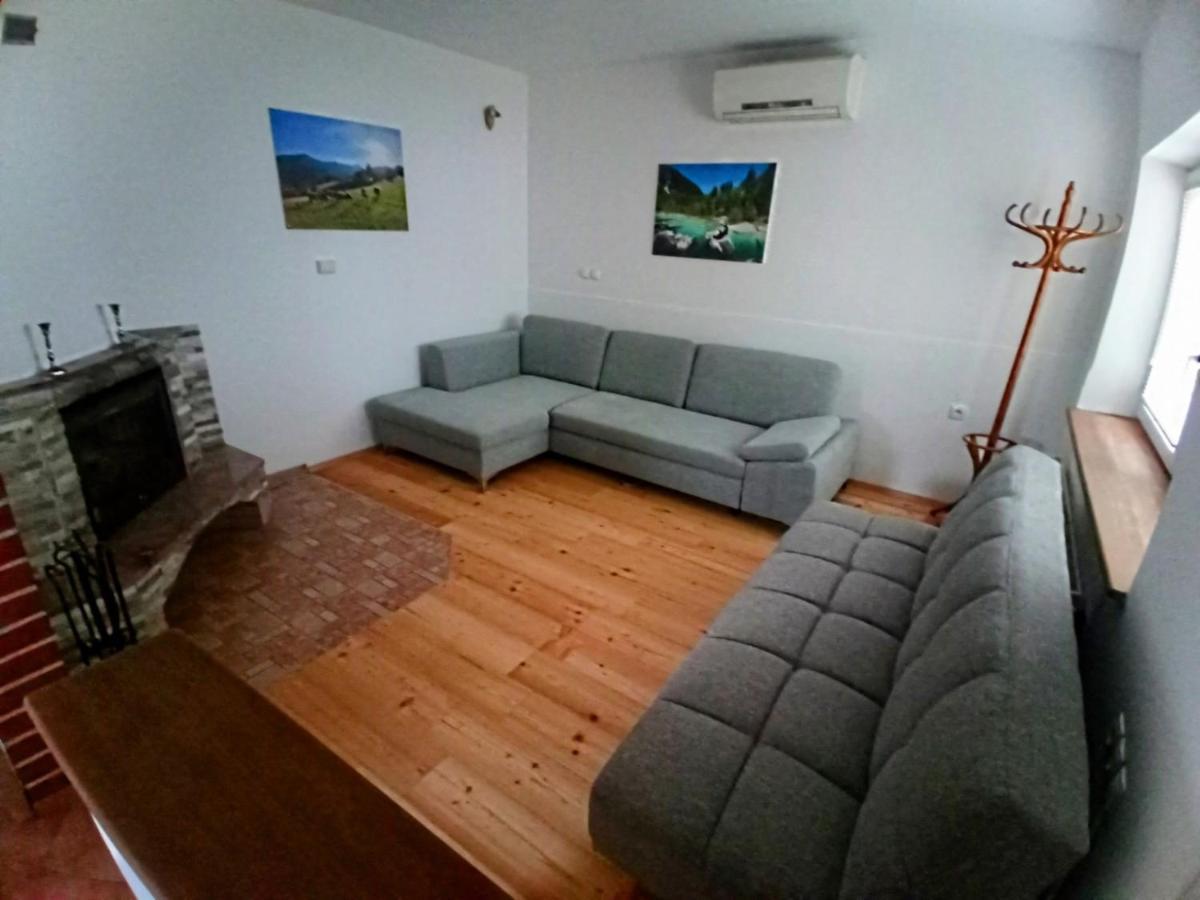 Friends House Suzid